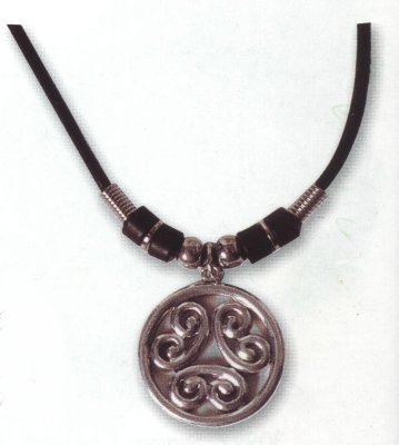 celticjewellerycelticnecklaceincircle.JPG (19701 bytes)