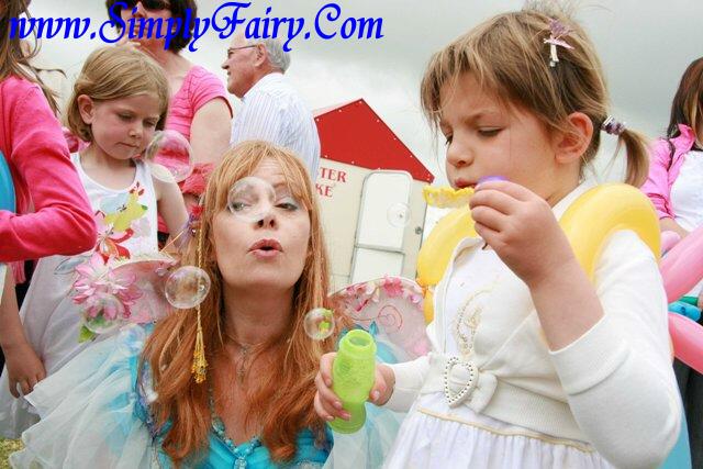 BlowingBubbles.jpg (12894 bytes)