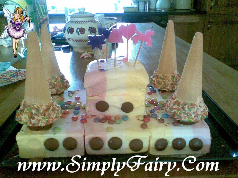 IceCreamCastleCake.jpg (30153 bytes)