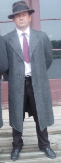 gangster.jpg (19372 bytes)